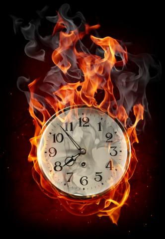 Perfektion, die brennende Uhr