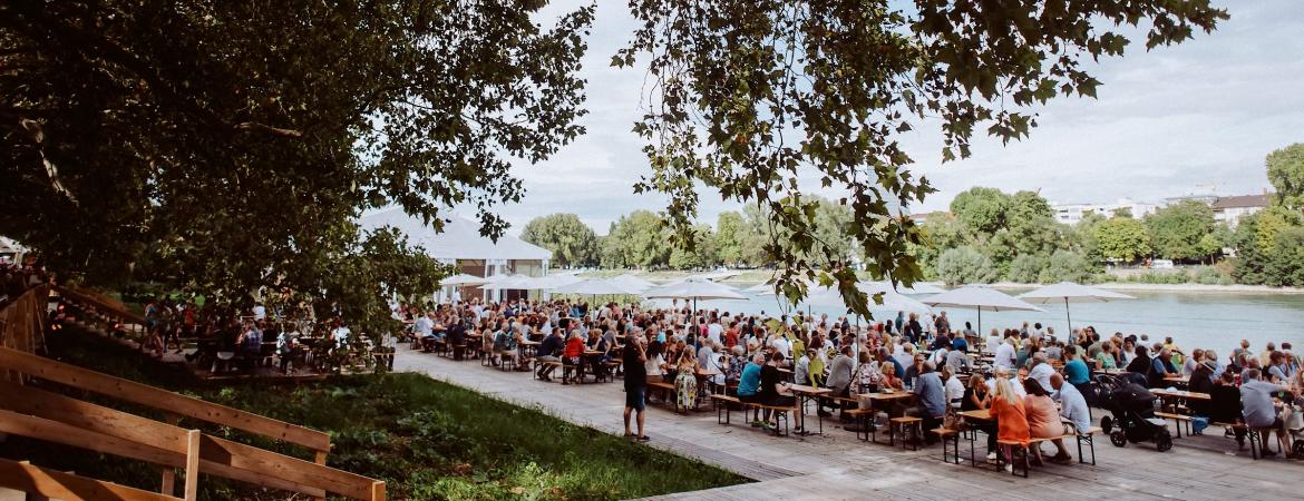 Das Festival lebt vom besonderen Flair am Rhein.