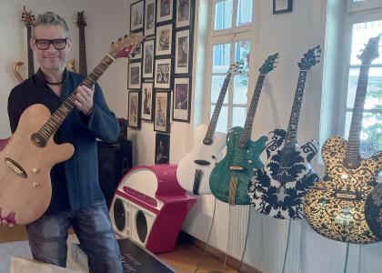 Die prachtvollsten Saiten der Pfalz/Gitarren für Weltstars aus Deidesheim
